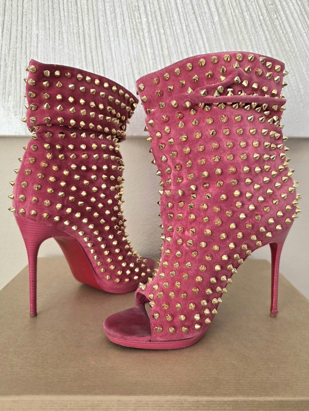 CHRISTIAN LOUBOUTIN Guerilla Pink Suede Gold Spiked Ankle Boots EU 38.5 7.5-8.5 - Picture 5 of 14